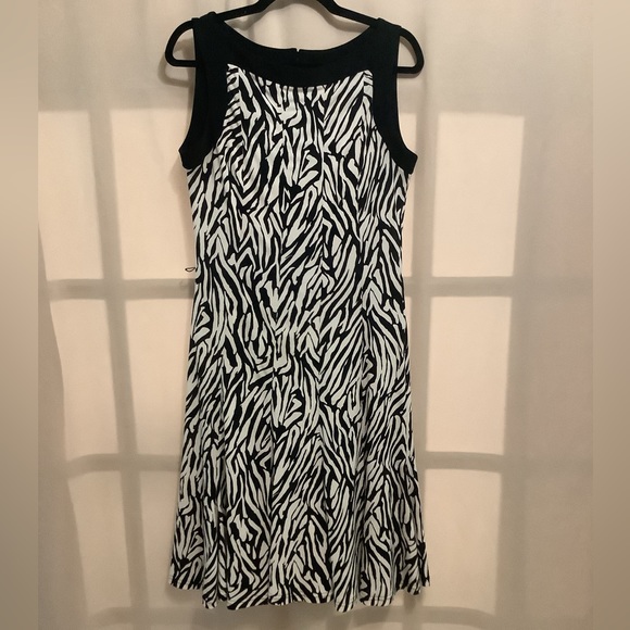 Laura zebra print fit and flare midi dress - Picture 1 of 8